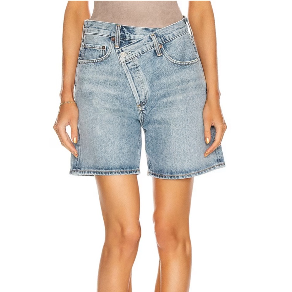 NWT Agolde Criss Cross Upsized Short, size 26, in color Momentum